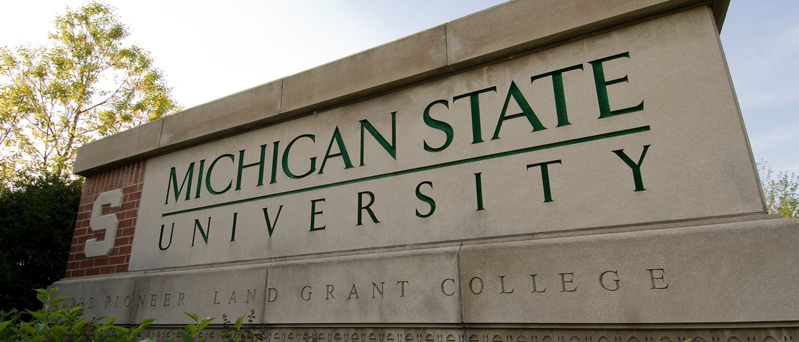 Stone Michigan State University sign at entrance to MSU campus.