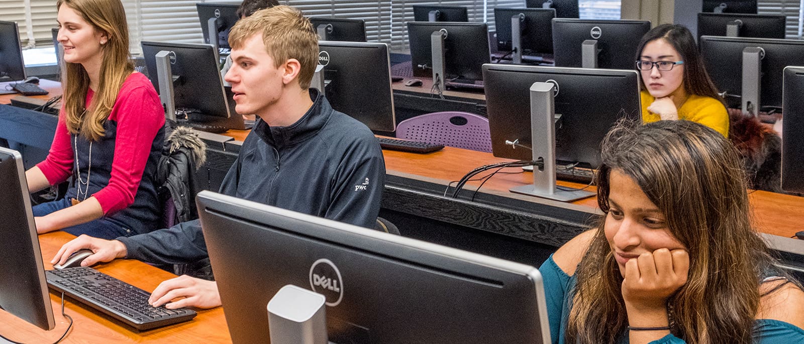 Undergraduate students using computer in the finance lab.