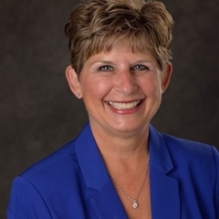 profile photo of Elizabeth Thomas