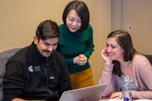 Broad College MBA students working together.