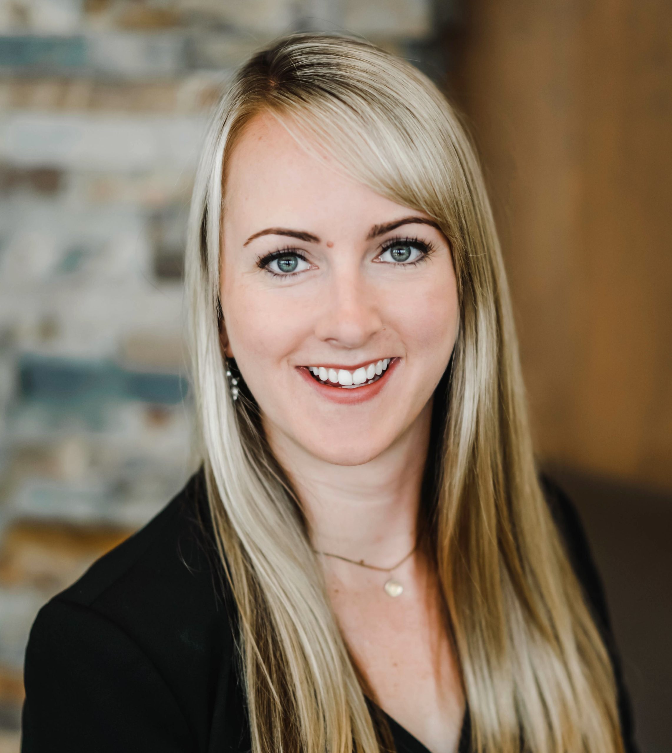 Lindsay Peters headshot