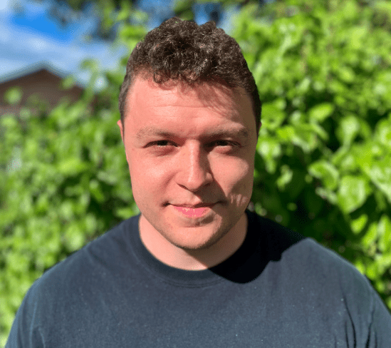 A headshot of Joe Robbins