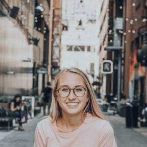 Sarah Oesterling (B.A. Marketing '21) outside in a city walkway.