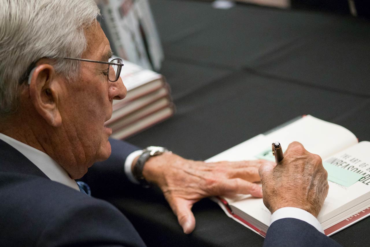 Eli Broad signing copies of “The Art of Being Unreasonable” in 2012.